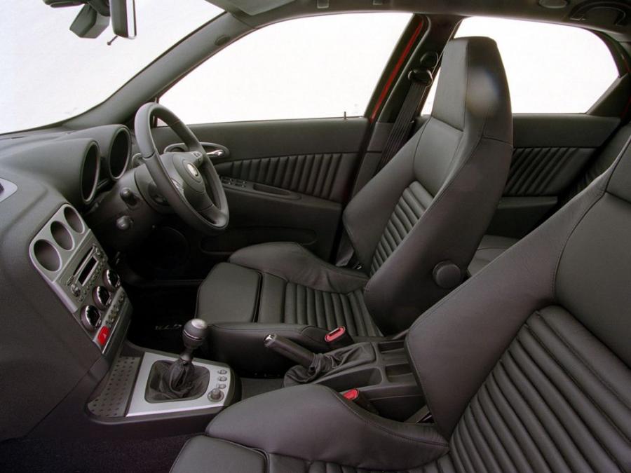 Интерьер Alfa Romeo 156 GTA (932A) 2002 года  (AU) (фото 2 из 16)
